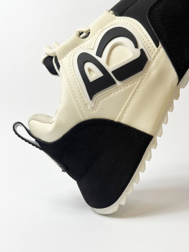 Saithi's Imported Black & White Streetwear sneakers - Known For Premium style and Unbeatable Comfort