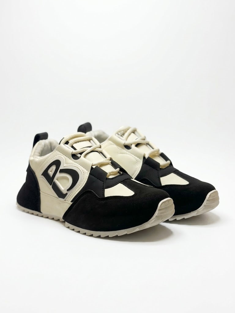 Saithi's Imported Black & White Streetwear sneakers - Known For Premium style and Unbeatable Comfort